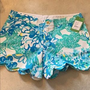 Patterned lily shorts